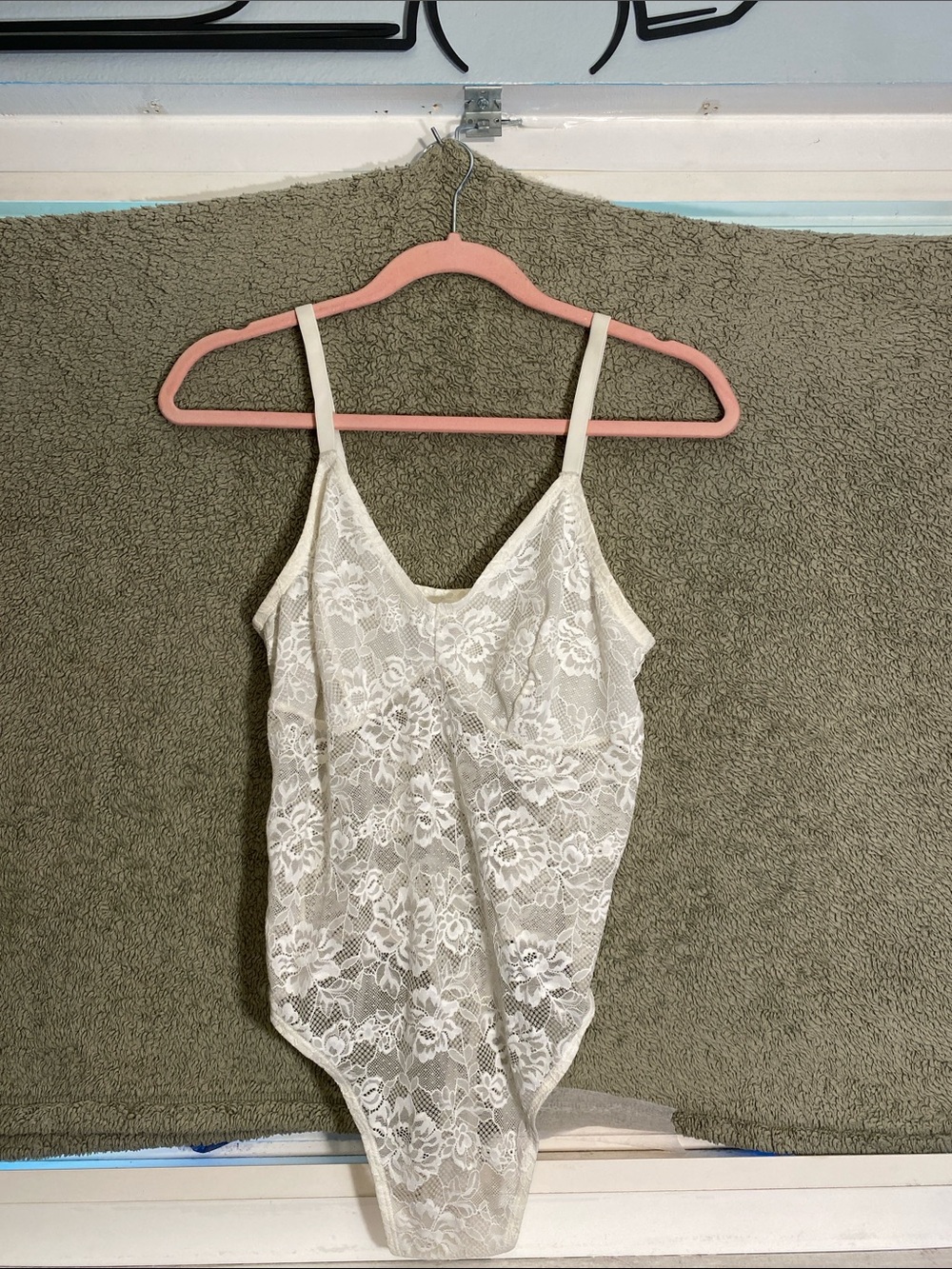 Colsie Cream Lace Bodysuit